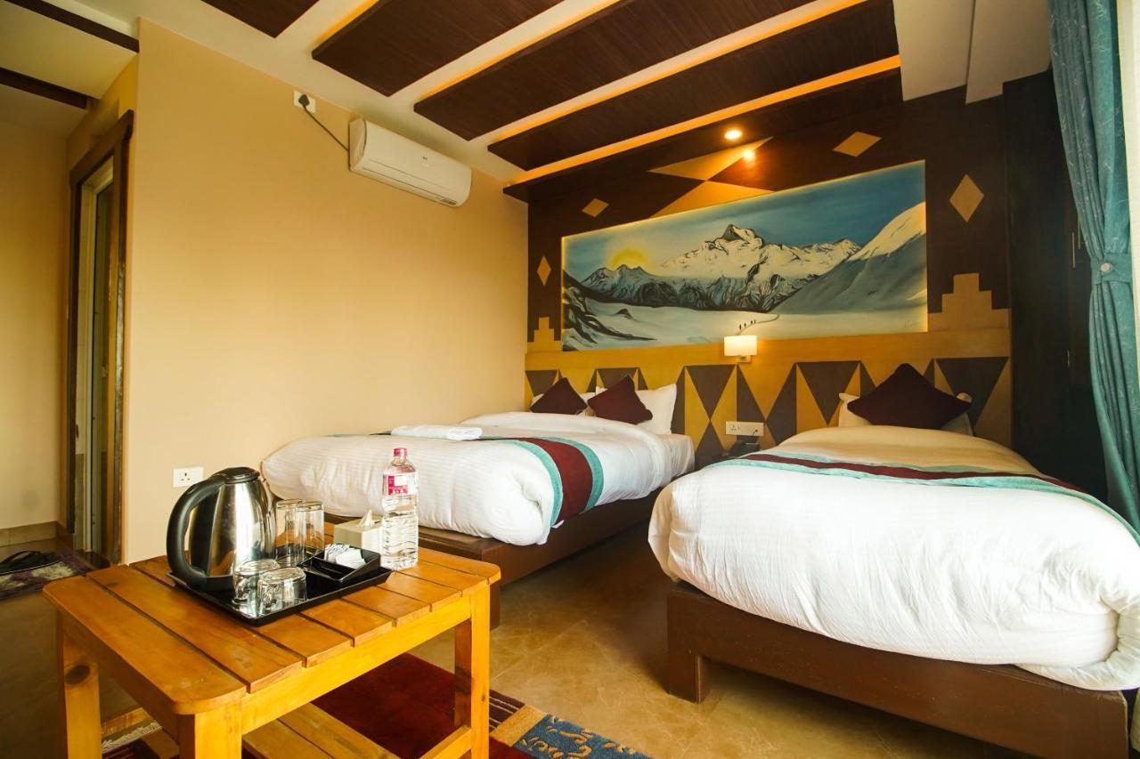 פוקהרה Hotel Satkar Pvt Ltd מראה חיצוני תמונה